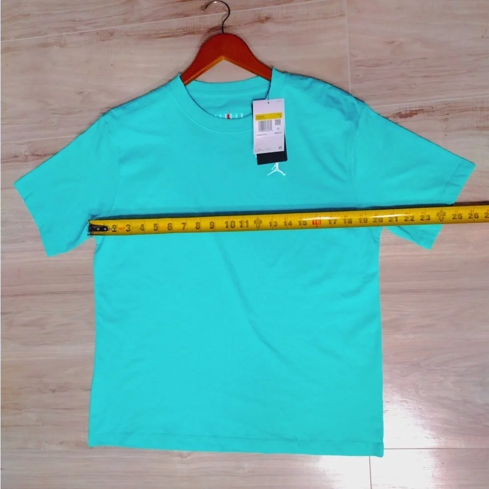 Jordan Men's green T-Shirt size S brand new w tags